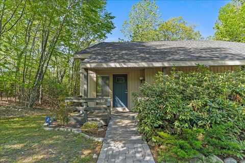 19 Ski Side Drive, Tannersville, PA 18372