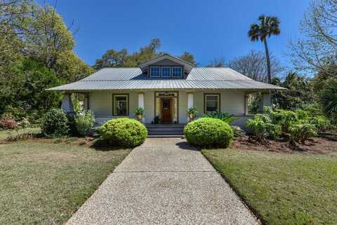 160 Ave C, Apalachicola, FL 32320