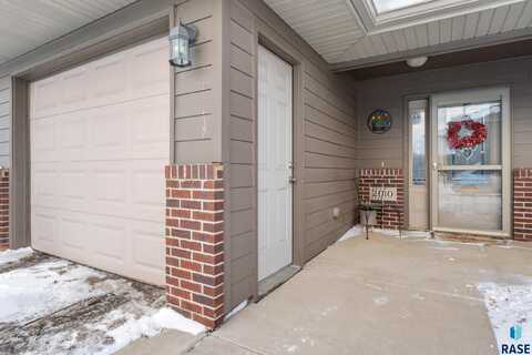 2010 S Barret Pl, Sioux Falls, SD 57106