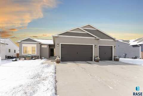 5205 S Eastwind Ave, Sioux Falls, SD 57108