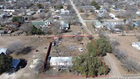 319 N Front Ave, Sabinal, TX 78801