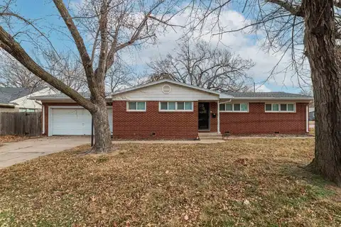 800 N Redbarn Ln, Wichita, KS 67212