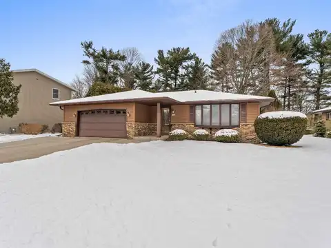 1526 Knoll Crest Drive, Sheboygan, WI 53081