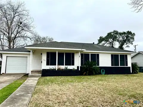 604 E Mistletoe Avenue, Victoria, TX 77901