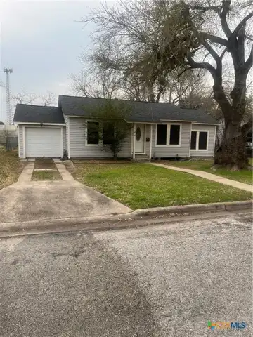 1405 E Virginia Avenue, Victoria, TX 77901