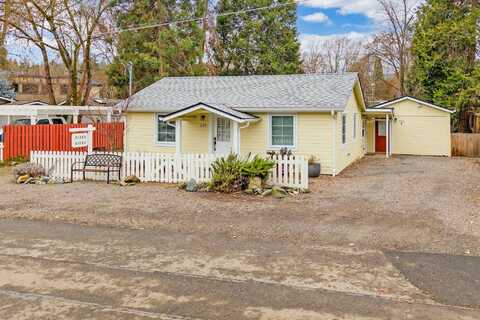 225 W D Street, Jacksonville, OR 97530