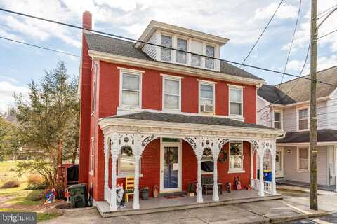 31 W MAIN STREET, ADAMSTOWN, PA 19501