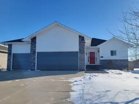 918 NE 29th Avenue, Aberdeen, SD 57401