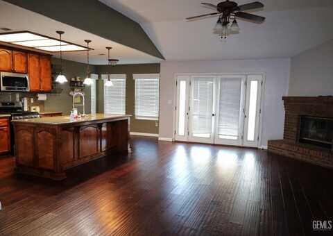 7306 Cafe Rouge Drive, Bakersfield, CA 93312