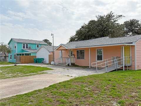 541 W Wilson Avenue, Aransas Pass, TX 78336