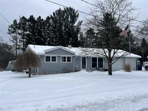 832 Oaklawn, Harrison, MI 48625