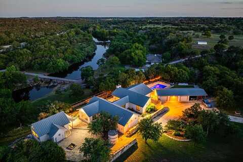 364 Wolf Creek Rd., Fredericksburg, TX 78624