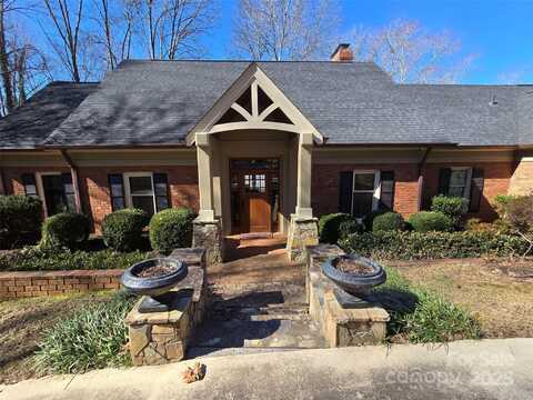 990 19th Avenue NW, Hickory, NC 28601