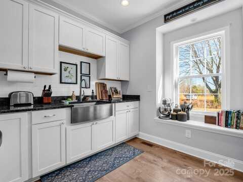 505 Coopers Gap Road, Mill Spring, NC 28756