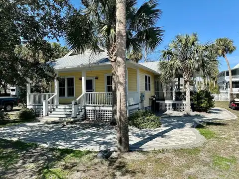 665 3rd St, Cedar Key, FL 32625