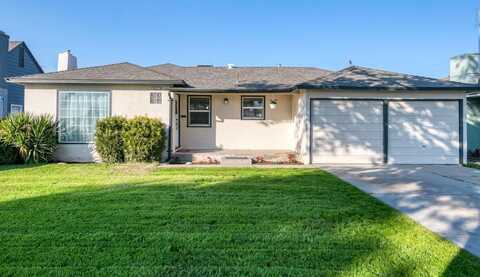 4827 Iowa Avenue E, Fresno, CA 93727