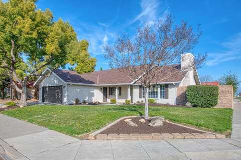 2695 Whittier Avenue, Clovis, CA 93611