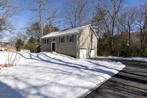 6 Doe Run, West Milford, NJ 07421