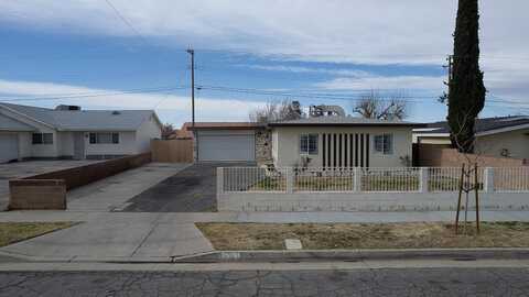 38971 Foxholm Drive, Palmdale, CA 93551