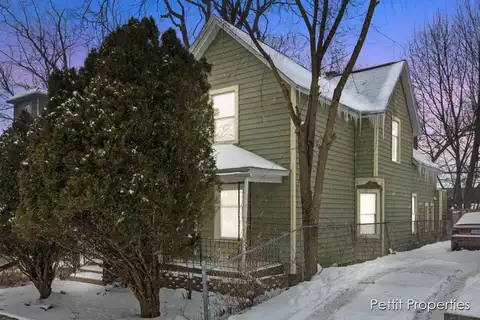 447 Emerald Avenue NE, Grand Rapids, MI 49503