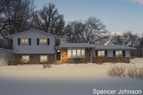 774 Kinney Avenue NW, Grand Rapids, MI 49534