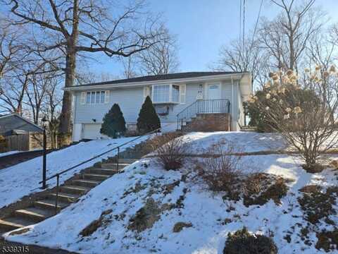 33 Hilltop Ter, Bloomingdale, NJ 07403