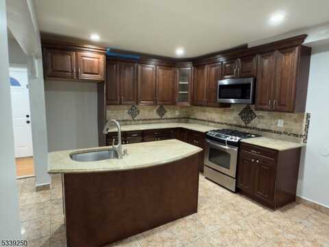 32 Sisco Pl, Clifton, NJ 07011