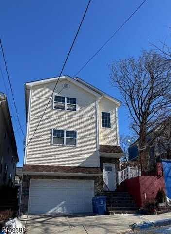 40 Oxford St, Paterson, NJ 07522