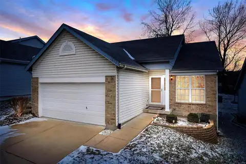 3272 Country Hollow Drive, Saint Louis, MO 63129