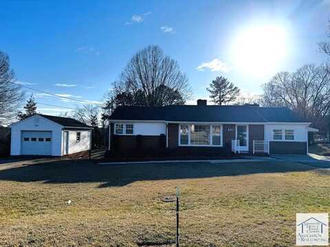 221 Stuart Ridge Rd, Martinsville, VA 24112