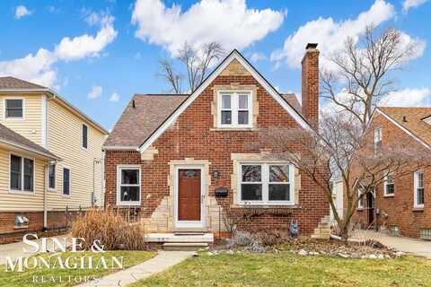 1800 Roslyn, Grosse Pointe Woods, MI 48236