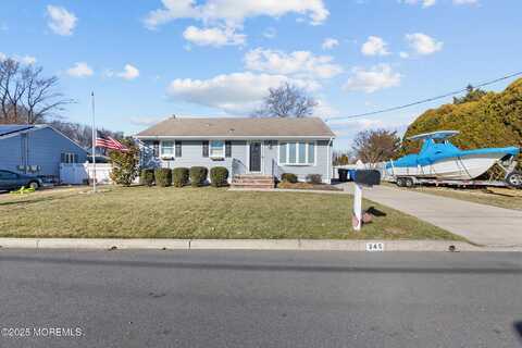 345 Oakland Avenue, Belford, NJ 07718