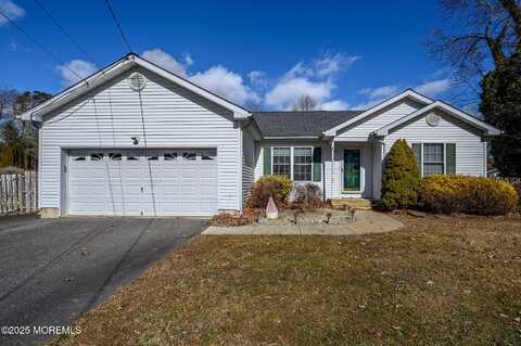 25 Lawrence Avenue, Bayville, NJ 08721