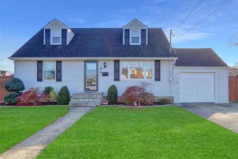 12 Elsie Lane, Farmingdale, NY 11735