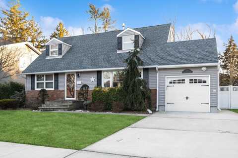 3 Hawthorne Street, Farmingdale, NY 11735