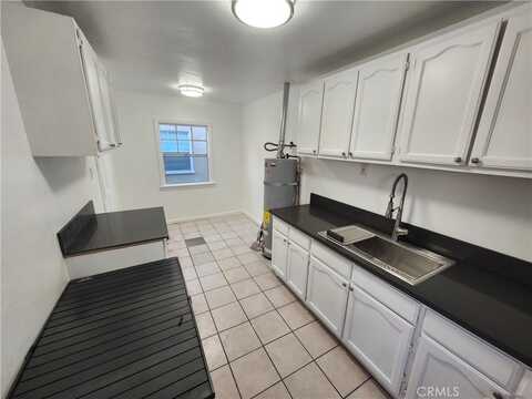 5913 Wilton S 1/2, Los Angeles, CA 90047