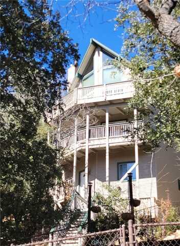 1239 Yosemite Drive, Lake Arrowhead, CA 92352
