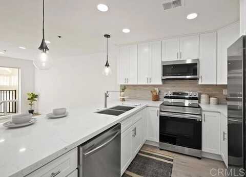 2568 Albatross St, San Diego, CA 92101