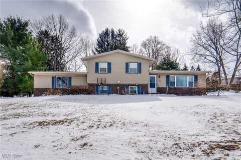 1326 Fox Crest Street SE, East Sparta, OH 44626