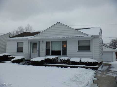 8905 Outlook Drive, Brooklyn, OH 44144