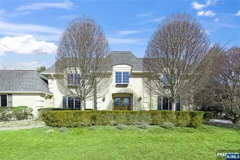 7 Klein Court, Old Tappan, NJ 07675