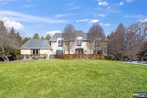 7 Klein Court, Old Tappan, NJ 07675