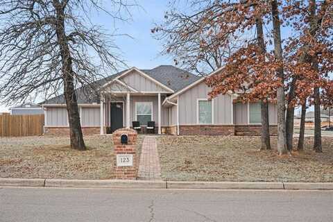 123 Woodlands Drive, Harrah, OK 73045