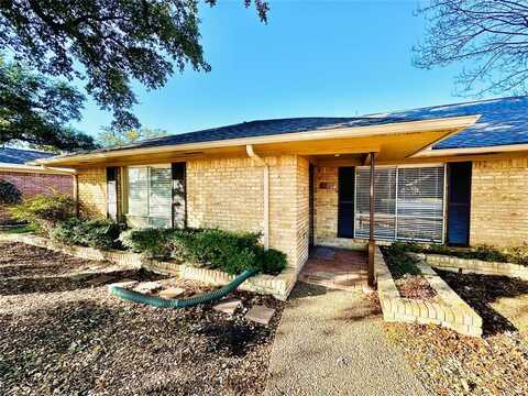 7723 Village Trail Drive, Dallas, TX 75254