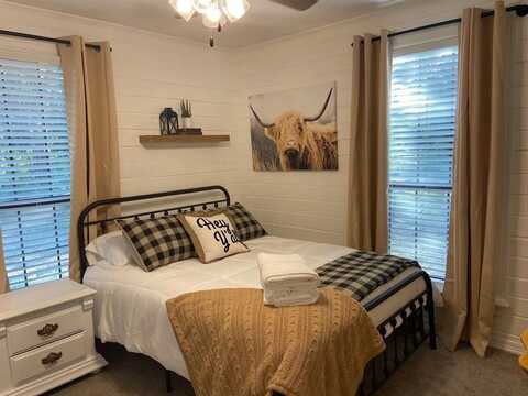 1402 Posey Brewer Road, Sunset, TX 76270