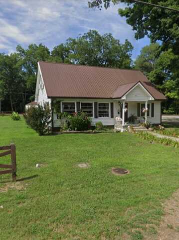 594 Magnolia Ave. W, McKenzie, TN 38201