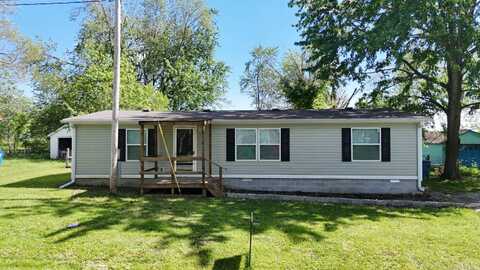 405 E Section Line Rd, Wayne City, IL 62895