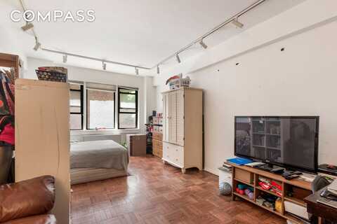 240 East 46th Street, New York, NY 10017