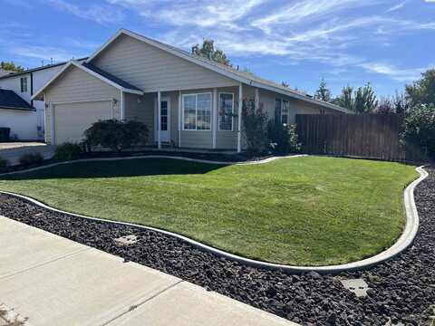 7704 Estevan Dr, Pasco, WA 99301