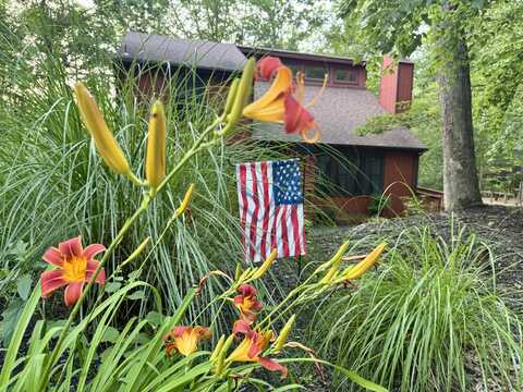 345 Canterbury Road, Bushkill, PA 18324